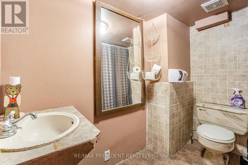 5685 Robinson Street, Niagara Falls, ON - Indoor Photo Showing Bathroom