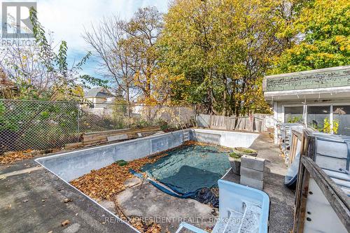 5685 Robinson Street, Niagara Falls, ON - Outdoor