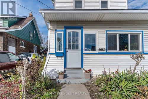 5685 Robinson Street, Niagara Falls, ON - Outdoor