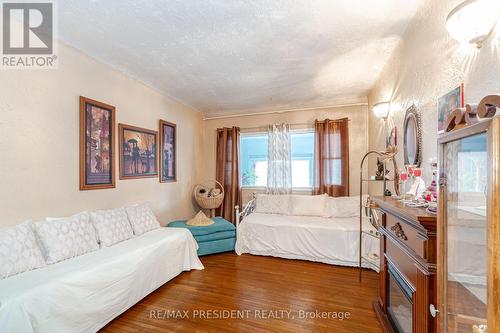 5685 Robinson Street, Niagara Falls, ON - Indoor Photo Showing Bedroom