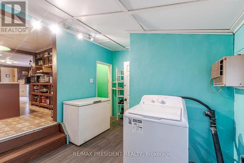 5685 Robinson Street, Niagara Falls, ON - Indoor Photo Showing Laundry Room