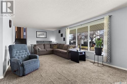 24 Arlington Street, Regina, SK - Indoor Photo Showing Living Room