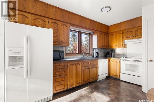 24 Arlington Street, Regina, SK - Indoor Photo Showing Kitchen