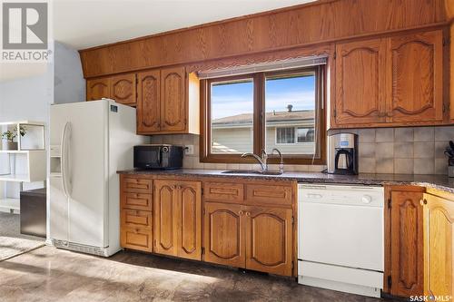 24 Arlington Street, Regina, SK - Indoor Photo Showing Kitchen