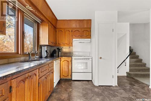 24 Arlington Street, Regina, SK - Indoor Photo Showing Kitchen