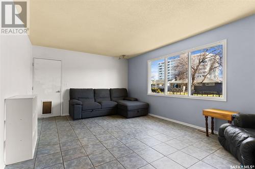 24 Arlington Street, Regina, SK - Indoor Photo Showing Living Room