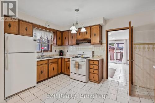 6286 Culp Street, Niagara Falls (216 - Dorchester), ON - Indoor Photo Showing Kitchen With Double Sink