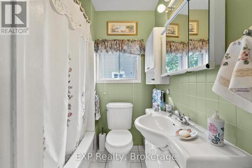 6286 Culp Street, Niagara Falls (216 - Dorchester), ON - Indoor Photo Showing Bathroom