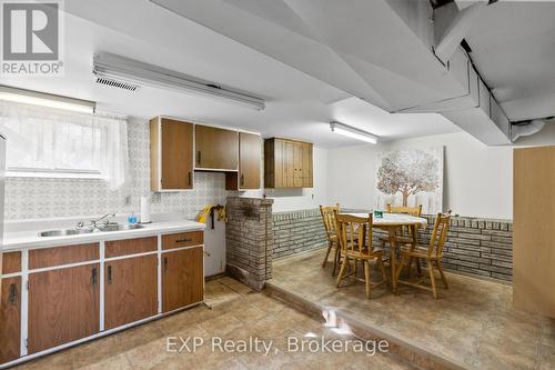 6286 Culp Street, Niagara Falls (216 - Dorchester), ON - Indoor Photo Showing Kitchen With Double Sink