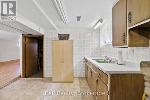 6286 Culp Street, Niagara Falls (216 - Dorchester), ON - Indoor Photo Showing Kitchen