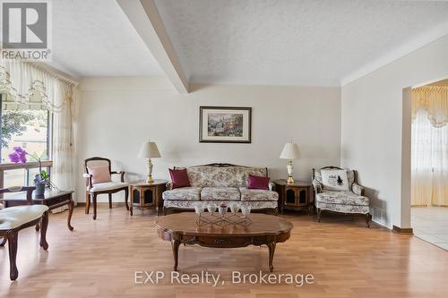 6286 Culp Street, Niagara Falls (216 - Dorchester), ON - Indoor Photo Showing Living Room