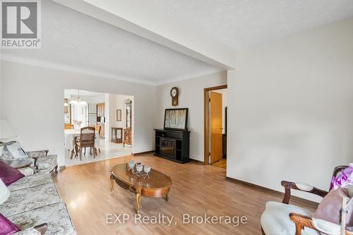 6286 Culp Street, Niagara Falls (216 - Dorchester), ON - Indoor Photo Showing Living Room