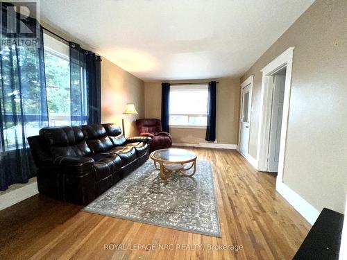 70 Cross Street, Port Colborne (875 - Killaly East), ON - Indoor Photo Showing Living Room