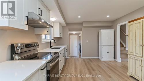 171 Estella Court, London, ON - Indoor Photo Showing Kitchen