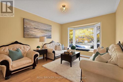 4 Muskox Drive, Toronto, ON - Indoor Photo Showing Living Room