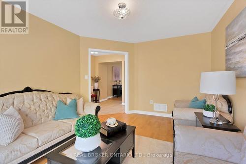 4 Muskox Drive, Toronto, ON - Indoor Photo Showing Living Room