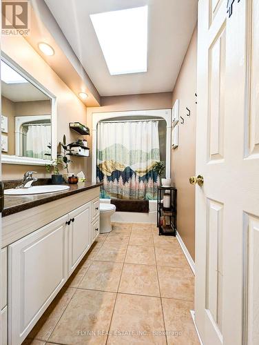 3118 Riselay Avenue, Fort Erie, ON - Indoor Photo Showing Bathroom