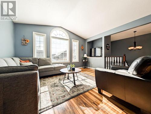 3118 Riselay Avenue, Fort Erie, ON - Indoor Photo Showing Living Room