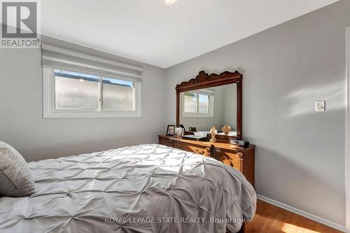 65 1/2 Eastbury Drive, Hamilton, ON - Indoor Photo Showing Bedroom