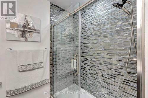 65 1/2 Eastbury Drive, Hamilton, ON - Indoor Photo Showing Bathroom