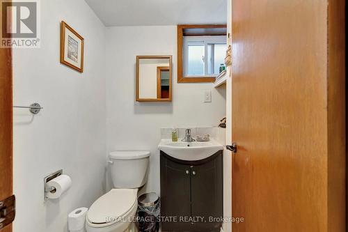 65 1/2 Eastbury Drive, Hamilton, ON - Indoor Photo Showing Bathroom