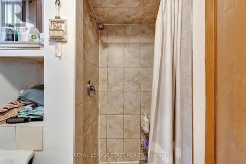 65 1/2 Eastbury Drive, Hamilton, ON - Indoor Photo Showing Bathroom