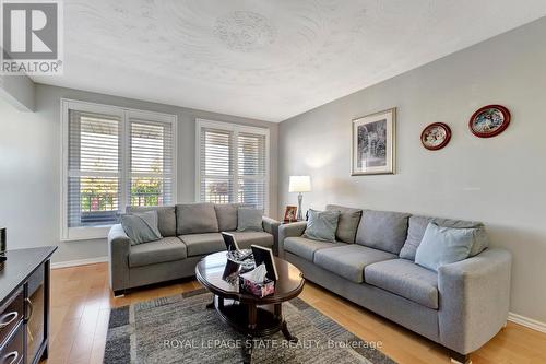 65 1/2 Eastbury Drive, Hamilton, ON - Indoor Photo Showing Living Room