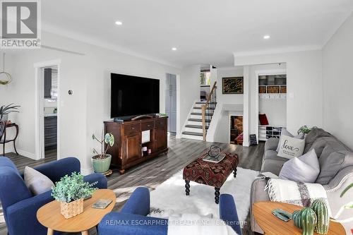 30 Rolling Acres Drive, Welland, ON - Indoor Photo Showing Living Room