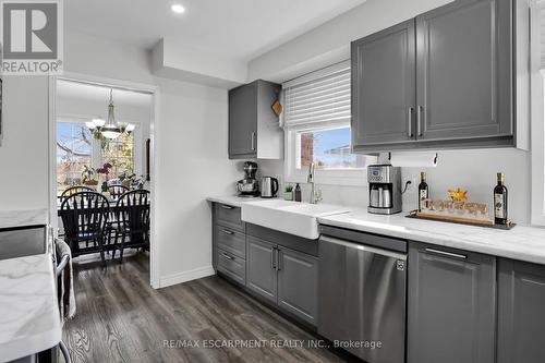 30 Rolling Acres Drive, Welland, ON - Indoor Photo Showing Kitchen