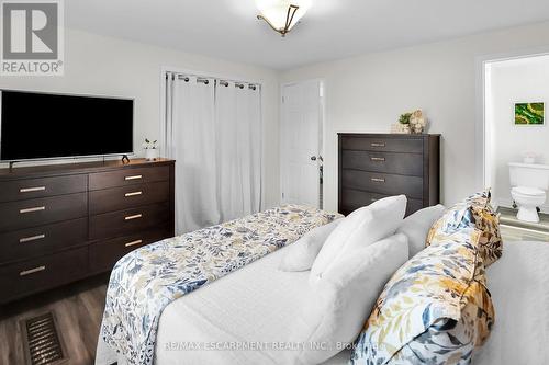 30 Rolling Acres Drive, Welland, ON - Indoor Photo Showing Bedroom