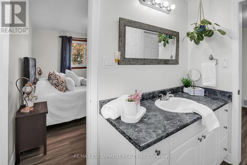 30 Rolling Acres Drive, Welland, ON - Indoor Photo Showing Bathroom