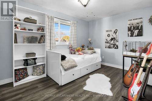 30 Rolling Acres Drive, Welland, ON - Indoor Photo Showing Bedroom