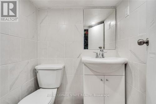 94 Wentworth Street N, Hamilton, ON - Indoor Photo Showing Bathroom