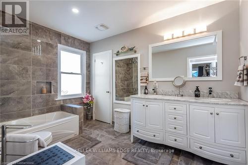 112 Rosewood Road, Hamilton, ON - Indoor Photo Showing Bathroom