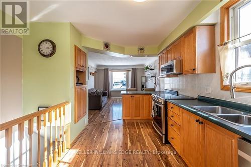 112 Rosewood Road, Hamilton, ON - Indoor Photo Showing Kitchen With Double Sink