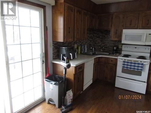 59 Andre Avenue, Regina, SK - Indoor Photo Showing Kitchen