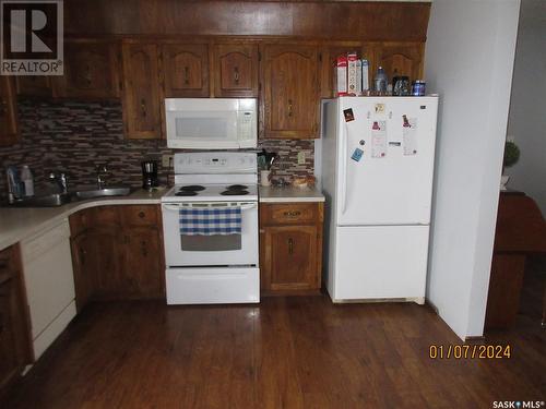 59 Andre Avenue, Regina, SK - Indoor Photo Showing Kitchen