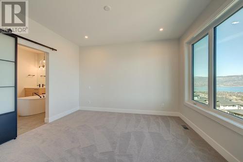 1018 Emslie Street, Kelowna, BC - Indoor Photo Showing Other Room