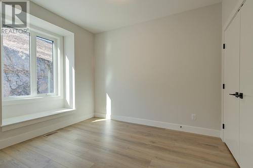 1018 Emslie Street, Kelowna, BC - Indoor Photo Showing Other Room