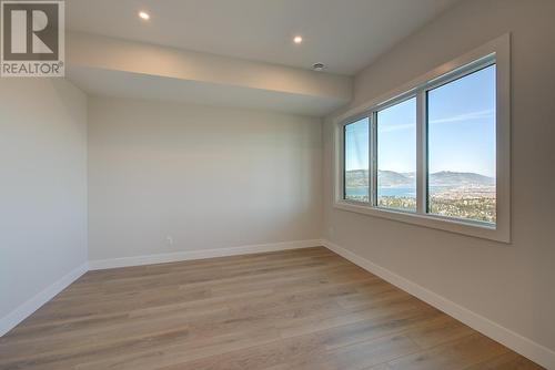 1018 Emslie Street, Kelowna, BC - Indoor Photo Showing Other Room