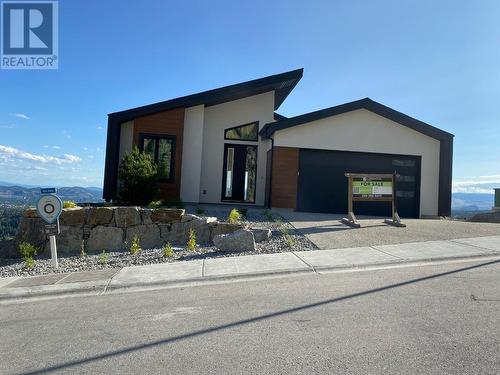 1018 Emslie Street, Kelowna, BC - Outdoor