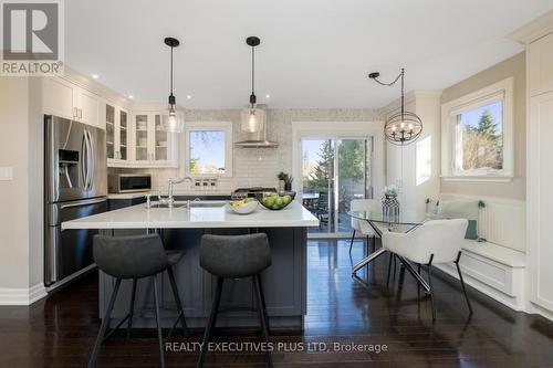 9 Hazelbury Drive, King, ON - Indoor Photo Showing Kitchen With Upgraded Kitchen