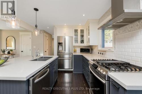 9 Hazelbury Drive, King, ON - Indoor Photo Showing Kitchen With Double Sink With Upgraded Kitchen