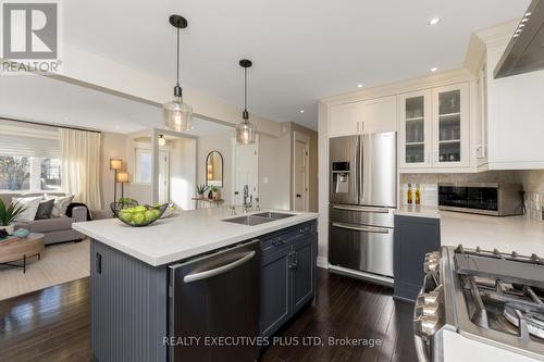 9 Hazelbury Drive, King, ON - Indoor Photo Showing Kitchen With Double Sink With Upgraded Kitchen