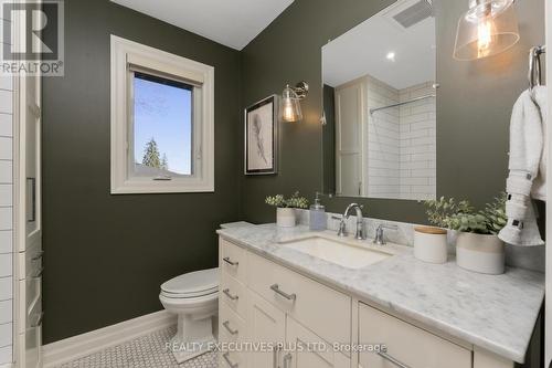 9 Hazelbury Drive, King, ON - Indoor Photo Showing Bathroom