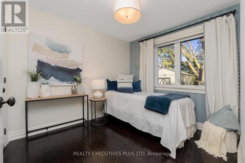 9 Hazelbury Drive, King, ON - Indoor Photo Showing Bedroom