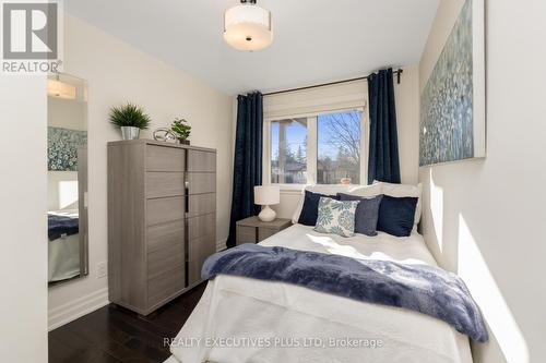 9 Hazelbury Drive, King, ON - Indoor Photo Showing Bedroom