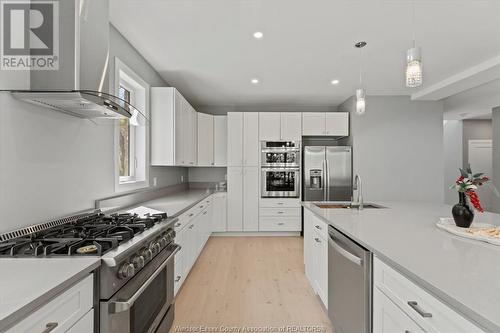 150 Lakewood Drive, Amherstburg, ON - Indoor Photo Showing Kitchen With Upgraded Kitchen