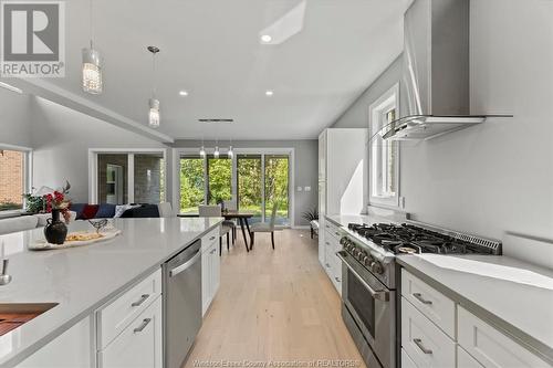 150 Lakewood Drive, Amherstburg, ON - Indoor Photo Showing Kitchen With Upgraded Kitchen