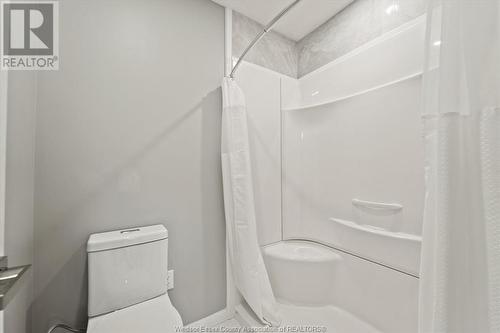 150 Lakewood Drive, Amherstburg, ON - Indoor Photo Showing Bathroom